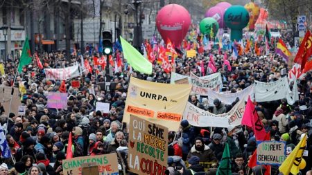 Réforme des retraites : en période d’urgence sanitaire, les opposants demandent une suspension du processus législatif