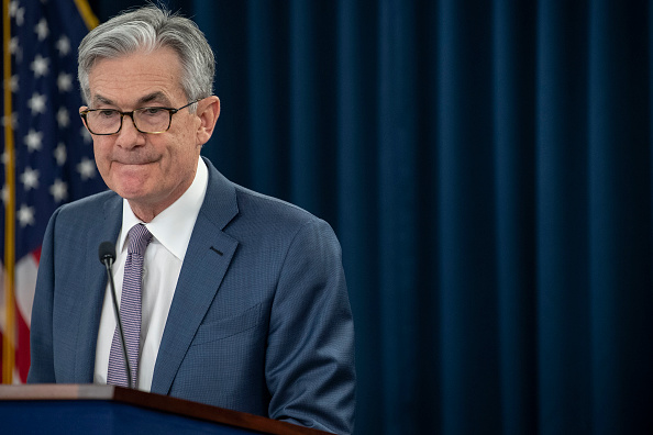 Le président de la Réserve fédérale américaine, Jerome Powell, donne un point de presse après l'annonce surprise que la FED réduira les taux d'intérêt le 3 mars 2020 à Washington, DC. (Photo : ERIC BARADAT/AFP via Getty Images)