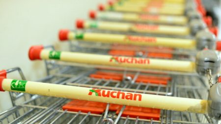 Le distributeur Auchan annoncera mardi un plan social d’ampleur, 2300 emplois sont menacés