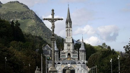 Coronavirus: le très fréquenté sanctuaire de Lourdes ferme « pour la première fois »