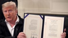 Trump signe un projet de loi de 8,3 milliards de dollars pour lutter contre le coronavirus