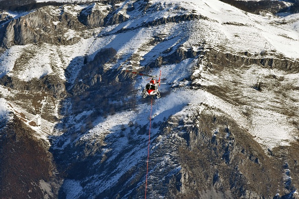 Un hélicoptère de la CRS 65 a pu localiser la victime. (Photo : PASCAL PAVANI/AFP via Getty Images)