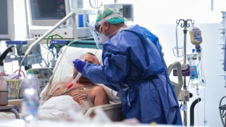 «Dieu a soufflé dans mes poumons»: un patient de coronavirus raconte son rétablissement après une expérience terrifiante