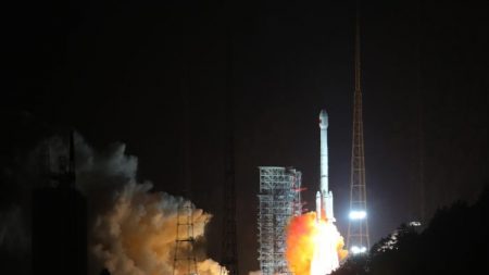 Une fusée chinoise s’écrase lors du lancement d’un satellite indonésien