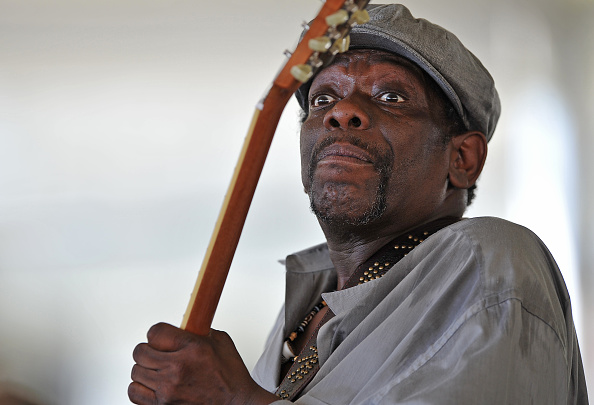 Le bluesman Lucky Peterson au Newport Jazz Festival à Newport, dans le Rhode Island, le 31 juillet 2015.  (Photo : EVA HAMBACH/AFP via Getty Images)