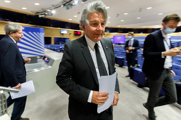 Le commissaire européen chargé du Marché intérieur, Thierry Breton, le 29 mai 2020 après une conférence de presse au siège de l'UE à Bruxelles.(Photo : OLIVIER MATTHYS/POOL/AFP via Getty Images)