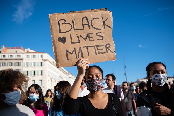 Une manifestation Black Lives Matter à Marseille (CLEMENT MAHOUDEAU/AFP via Getty Images)