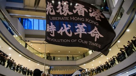 Hong Kong: le G7 « exhorte fermement » Pékin à revenir sur sa loi controversée