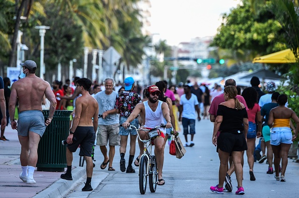 Ocean Drive, Miami Beach, en Floride, le 26 juin 2020. (Photo CHANDAN KHANNA / AFP via Getty Images)