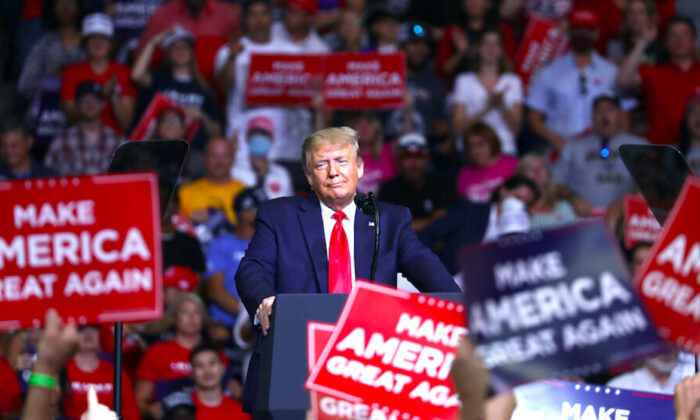 Donald Trump lors du rassemblement dans le cadre de sa campagne présidentielle à Tulsa, le 20 juin 2020. (Charlotte Cuthbertson/The Epoch Times)