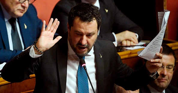 Un tribunal sicilien a recommandé que l'ancien ministre de l'intérieur Salvini soit jugé pour avoir bloqué des migrants sur un bateau des garde-côtes en juillet dernier, ce qui lui vaudrait une peine de 15 ans de prison. (Photo : FILIPPO MONTEFORTE/AFP via Getty Images)