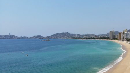 Mexique : de l’eau des égouts déversée par erreur dans les eaux turquoises d’Acapulco