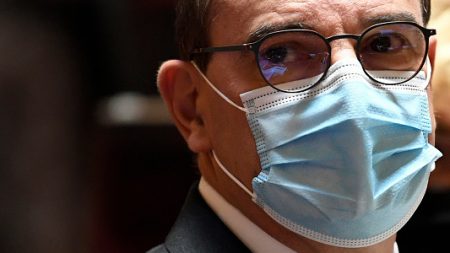 Virus du PCC : masque obligatoire dans les lieux publics clos dès « la semaine prochaine »