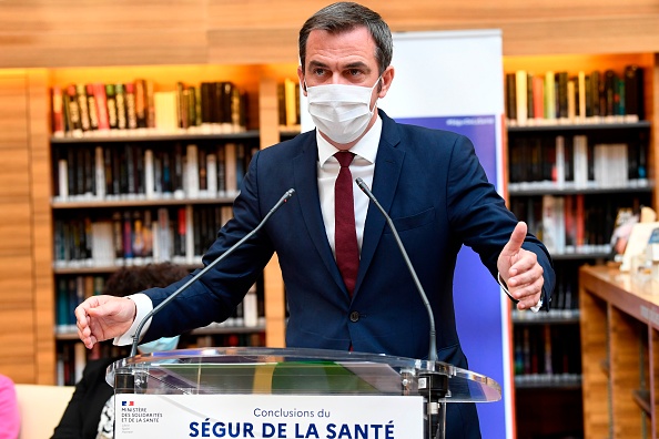 Le ministre de la Santé, Olivier Veran, lors de la séance de clôture de l'assemblée générale du "Ségur de la Santé". (Photo : BERTRAND GUAY/AFP via Getty Images)