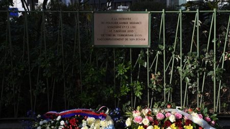 Charlie Hebdo : plainte après la dégradation de la plaque en mémoire du policier Ahmed Merabet