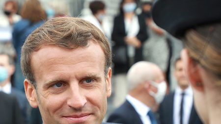Emmanuel Macron pris à partie pendant une balade au jardin des Tuileries : « Vous êtes mon employé ! »