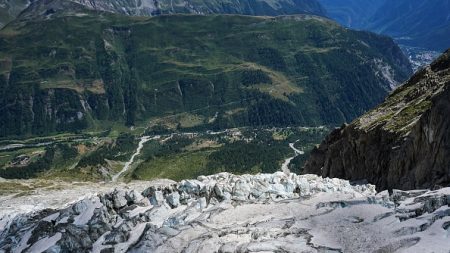 En Italie, le glacier du Planpincieux menace, les montagnards ricanent