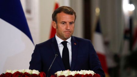 Emmanuel Macron s’emporte contre un journaliste du Figaro à propos d’un article sur le Liban