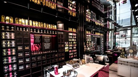 Fauchon ferme 2 de ses 3 magasins place de la Madeleine à Paris, 77 licenciements