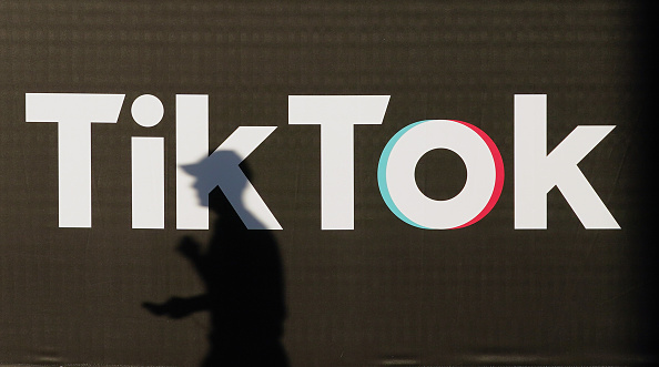 Une interdiction complète des activités de l'appli TIkTok sur le sol américain pourrait, elle, entrer en vigueur à partir du 12 novembre. (Photo : Sean Gallup/Getty Images)