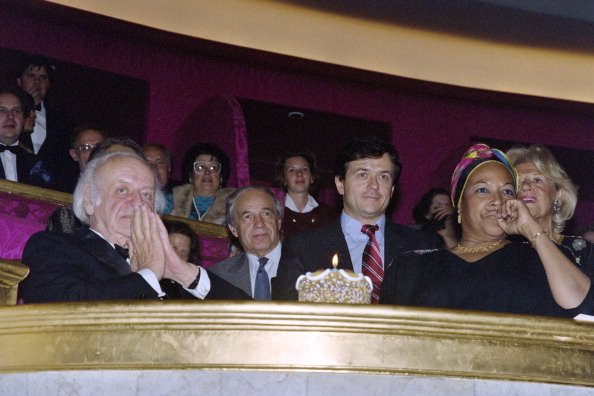 -Le compositeur suisse Rolf Liebermann, le compositeur français Pierre Boulez, le réalisateur Patrice Chereau et la soprano Christiane Eda-Pierre le 25 septembre 1990 lors d'une cérémonie pour ses 80 ans à l'Opéra de Paris. Photo PIERRE VERDY / AFP via Getty Images.