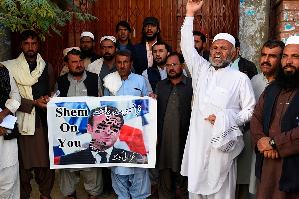 Le Pakistan a convoqué l'ambassadeur de France le 26 octobre pour se plaindre d'une "campagne islamophobe systématique" dans la nation européenne après que le Président Emmanuel Macron a critiqué les islamistes et défendu la publication de caricatures religieuses. (Photo : BANARAS KHAN/AFP via Getty Images)