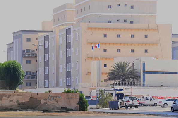 29 octobre 2020. Un citoyen saoudien a blessé un garde lors d'une attaque au couteau au consulat français de Jeddah. (Photo : MOHAMMED AHMED/AFP via Getty Images)