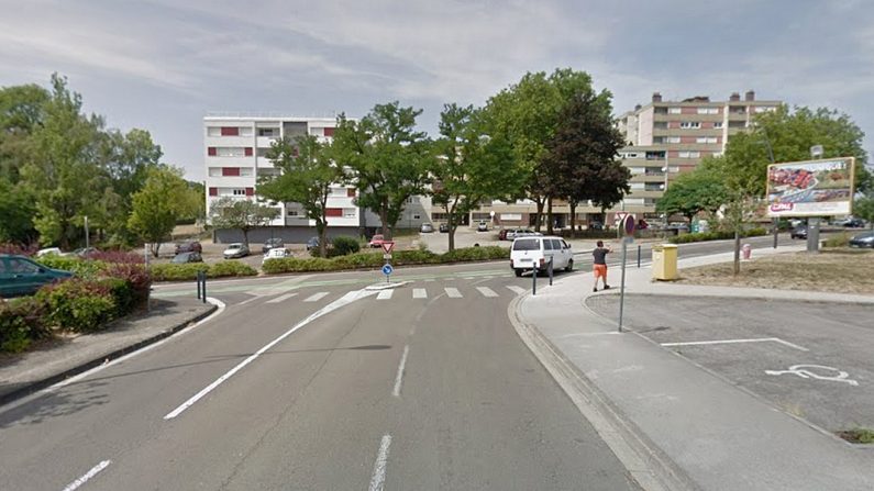 Intersection de la rue des Violettes et l’avenue d’Offenbourg à Lons-le-Saunier - Google maps