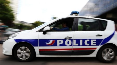Paris : une bande d’individus pillent une boutique Moncler, sous le regard des employés