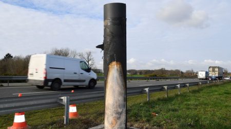 Sarthe: un radar tourelle incendié en pleine nuit sur la D23, à la Suze-sur-Sarthe