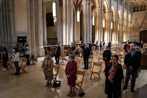 Messe à la cathédrale Saint-Jean à Lyon le 23 mai 2020. (Photo JEFF PACHOUD/AFP via Getty Images)