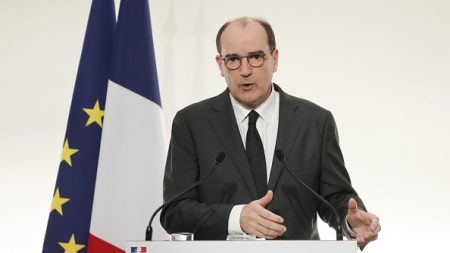 Covid-19 : une aide de 900 euros par mois pour les travailleurs précaires entre novembre et février 2021, annonce Jean Castex