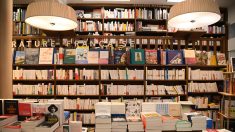 Cannes : « Nous irons jusqu’au bout », précise une libraire qui refuse de fermer sa boutique, risquant une amende