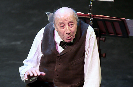 Le comédien et ancien sociétaire de la Comédie-Française, Michel Robin est décédé à l'âge de 90 ans des suites du coronavirus.  (Photo : JACQUES DEMARTHON/AFP via Getty Images)