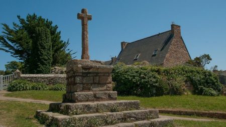Côtes-d’Armor : il exige le démontage d’un monument catholique édifié il y a plus de 70 ans et obtient gain de cause