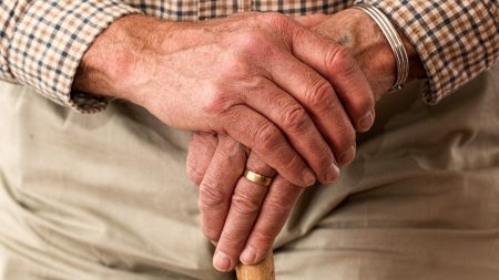 Moselle : la préfecture affirme à un retraité de 93 ans qu’il est décédé et refuse de refaire ses papiers