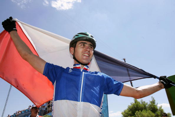 Le Français Julien Absalon médaillé d'or dans l'épreuve masculine de cross-country en VTT, le 28 août 2004 en Grèce. (Photo : Robert Laberge/Getty Images)