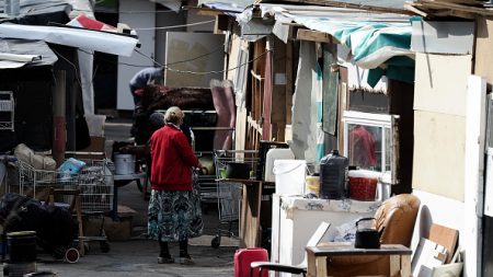 Val-d’Oise : un maire intervient pour empêcher l’installation d’un camp de Roms sur sa commune et se fait agresser