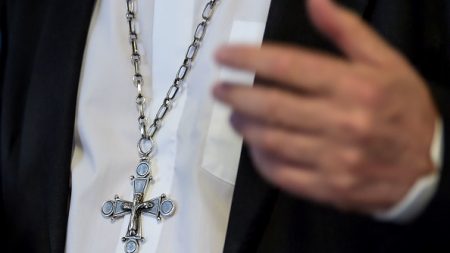 Argentine : un garçon de 9 ans sauvé miraculeusement d’une balle perdue par le crucifix qu’il portait autour du cou