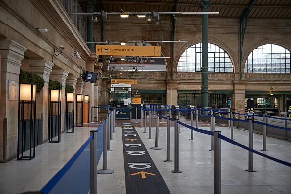 Le terminal Eurostar vide du Gard du Nord alors que les voyageurs doivent faire face à des contrôles supplémentaires aux frontières après le Brexit le 1er janvier 2021 à Paris, en France.  (Photo : Kiran Ridley/Getty Images)