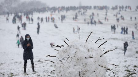Angleterre : deux jeunes ont été condamnés à 10.000 £ d’amende pour avoir organisé une bataille de boules de neige géante