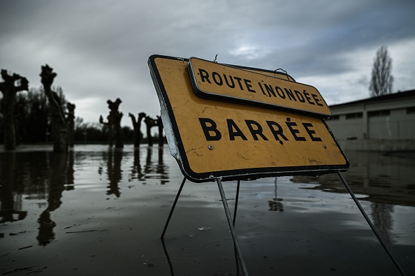 Image d'illustration : une route inondée en Gironde le 3 février. (PHILIPPE LOPEZ/AFP via Getty Images)