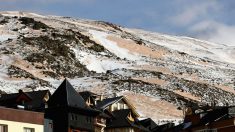 Pyrénées : les images impressionnantes de la neige des stations de ski recouverte du sable du Sahara