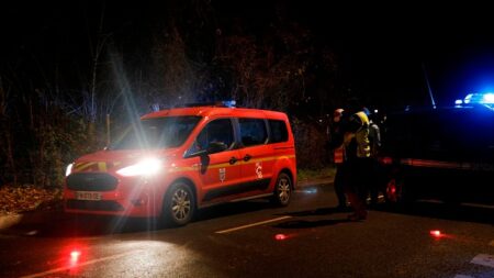 Doubs : pour un refus de priorité, un automobiliste est frappé et sa voiture incendiée