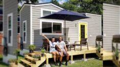 Un couple construit une mini-maison pour rembourser 107 000 euros de dettes en deux ans et adopte un « mode de vie minimaliste »