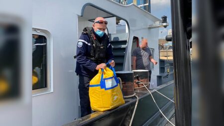 Seine-Maritime : un sac La Poste avec 15 kilos de courrier repêché dans la Seine