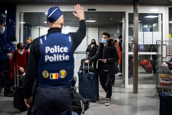 Les mesures sanitaires ont été jugées illégales par le tribunal de première instance de Bruxelles (NICOLAS MAETERLINCK/BELGA/AFP via Getty Images)