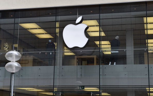 Apple est poursuivie au Chile par quelque 150.000 utilisateurs d'Iphone qui affirmaient avoir "connu des baisses de performances" après avoir effectué en décembre 2017 des mises à jour du système d'exploitation iOS. (Photo : CHRISTOF STACHE/AFP via Getty Images)