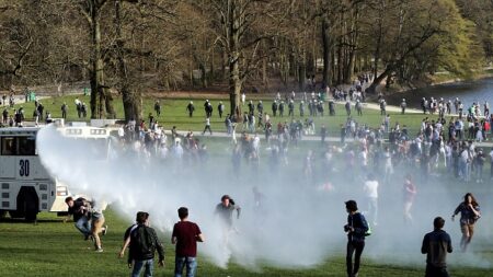 Belgique: un rassemblement interdit dégénère en incidents avec la police