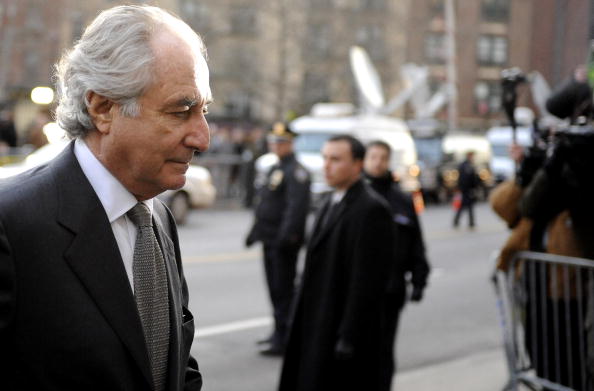 Le financier Bernard Madoff arrive au tribunal fédéral de Manhattan le 12 mars 2009 à New York. (Photo : Stephen Chernin/Getty Images)